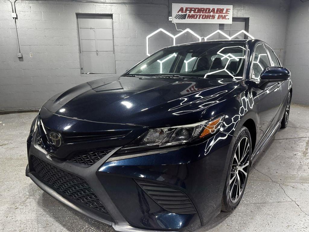 Toyota Camry SE 2019