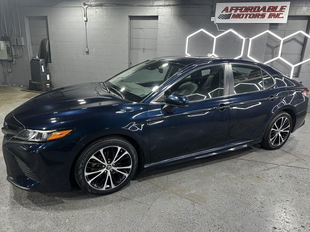 Toyota Camry SE 2019