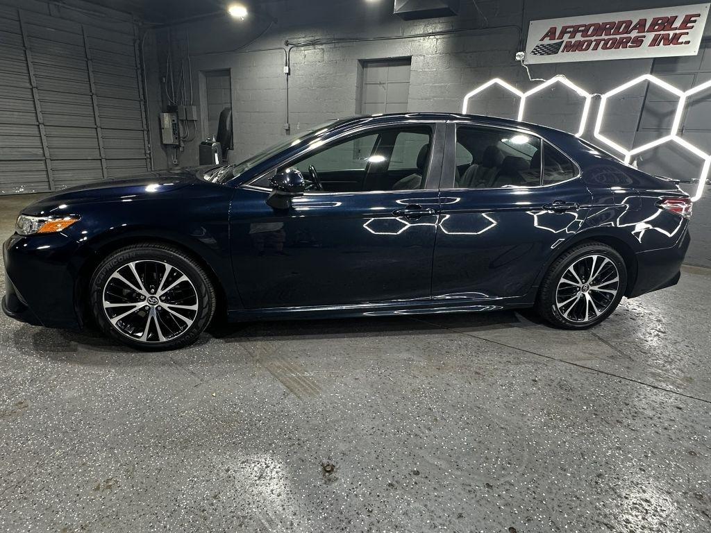 Toyota Camry SE 2019