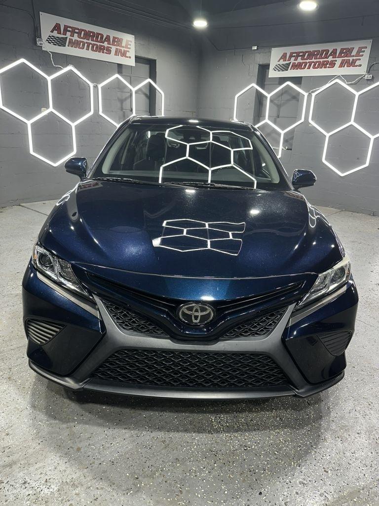 Toyota Camry SE 2019