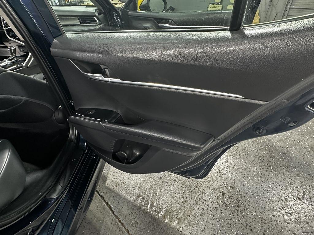 Toyota Camry SE 2019