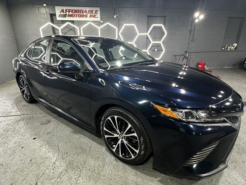 Toyota Camry SE 2019
