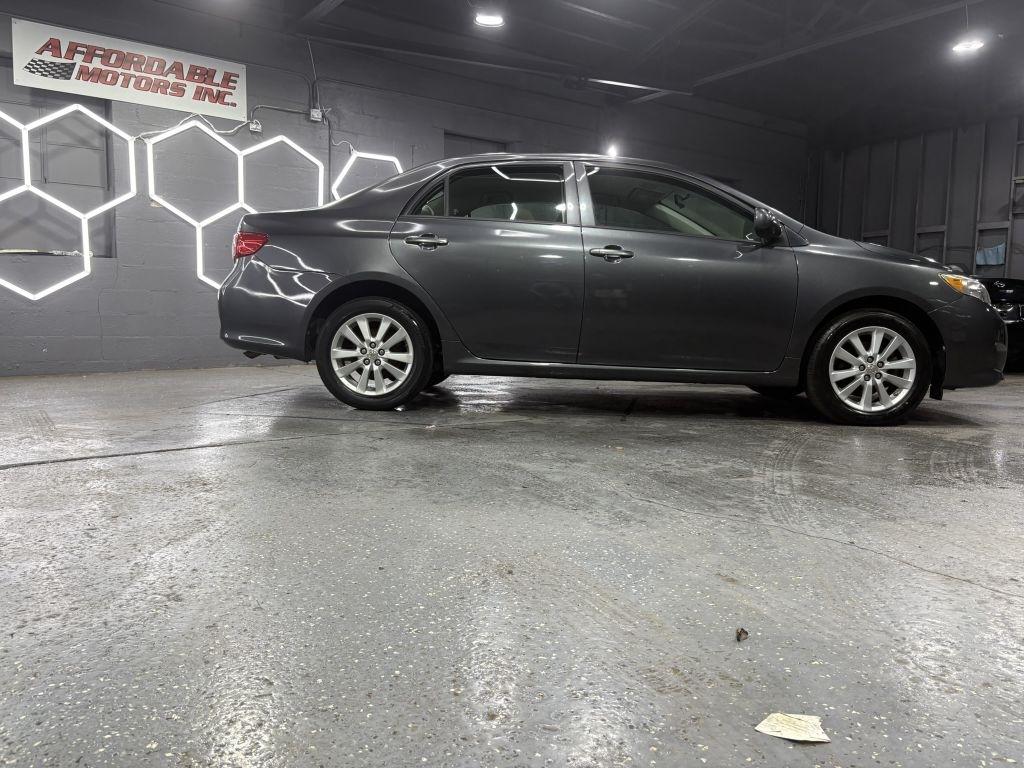 Toyota Corolla LE 2010