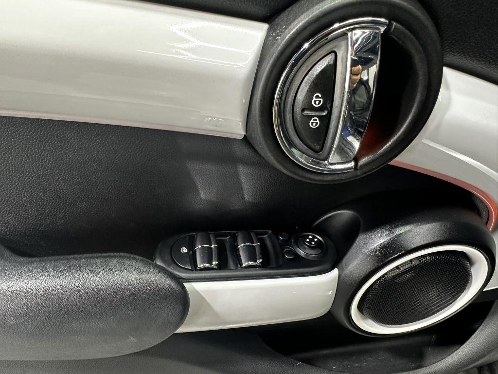 MINI Cooper Base 2015
