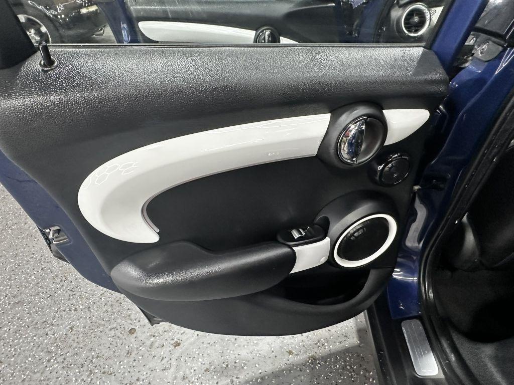 MINI Cooper Base 2015