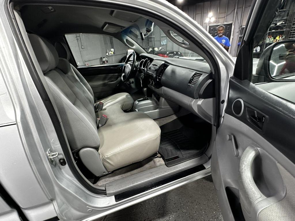 Toyota Tacoma Regular Cab Auto 2WD 2006