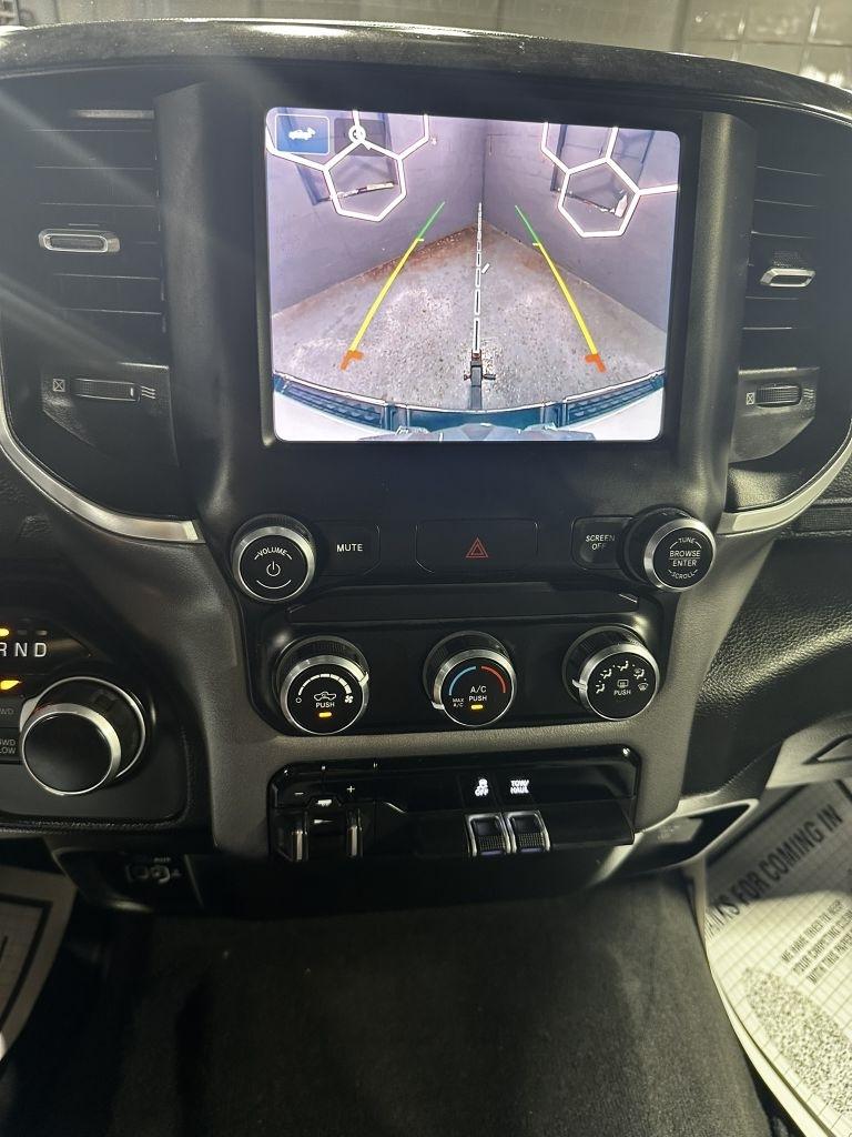 RAM 1500 Big Horn Crew Cab SWB 4WD 2022