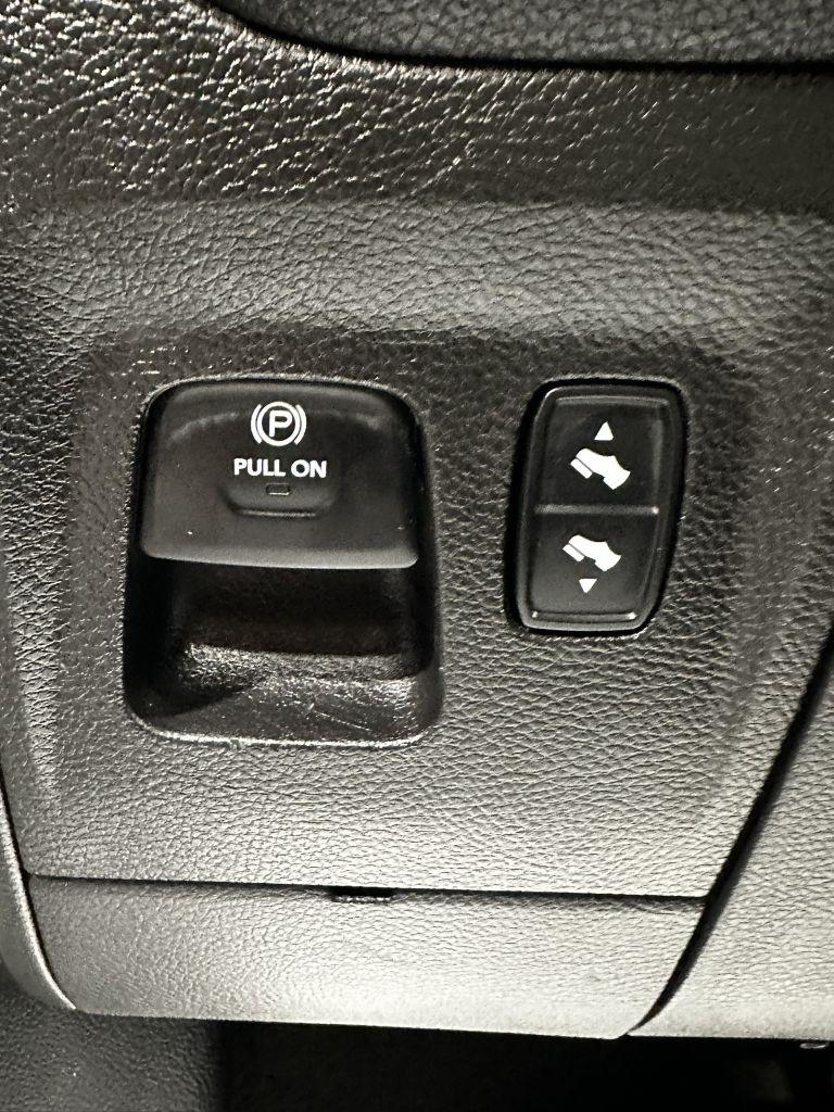 RAM 1500 Big Horn Crew Cab SWB 4WD 2022