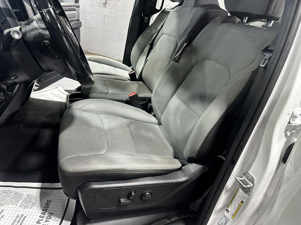 RAM 1500 Big Horn Crew Cab SWB 4WD 2022