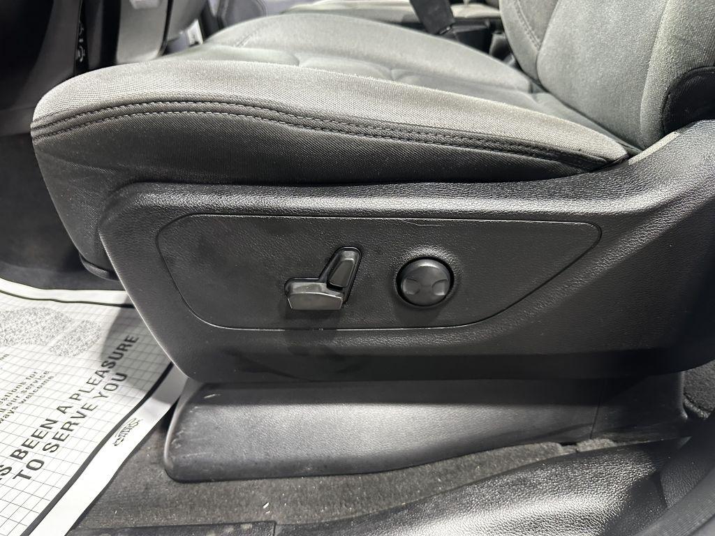 RAM 1500 Big Horn Crew Cab SWB 4WD 2022