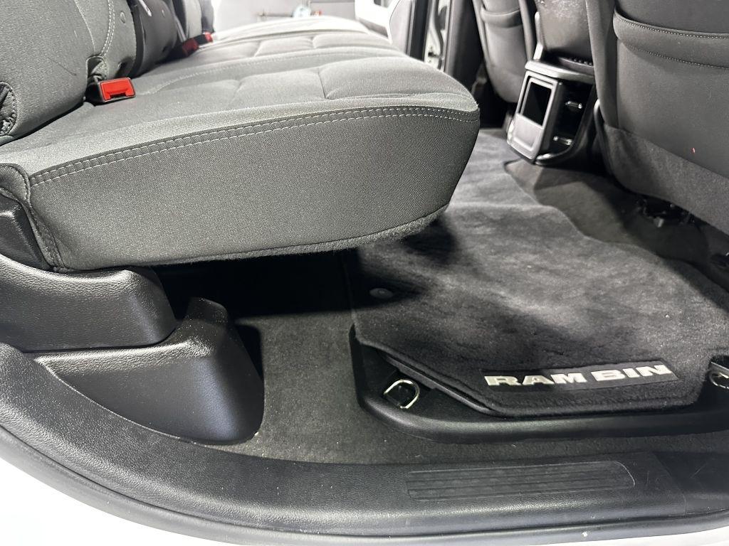 RAM 1500 Big Horn Crew Cab SWB 4WD 2022