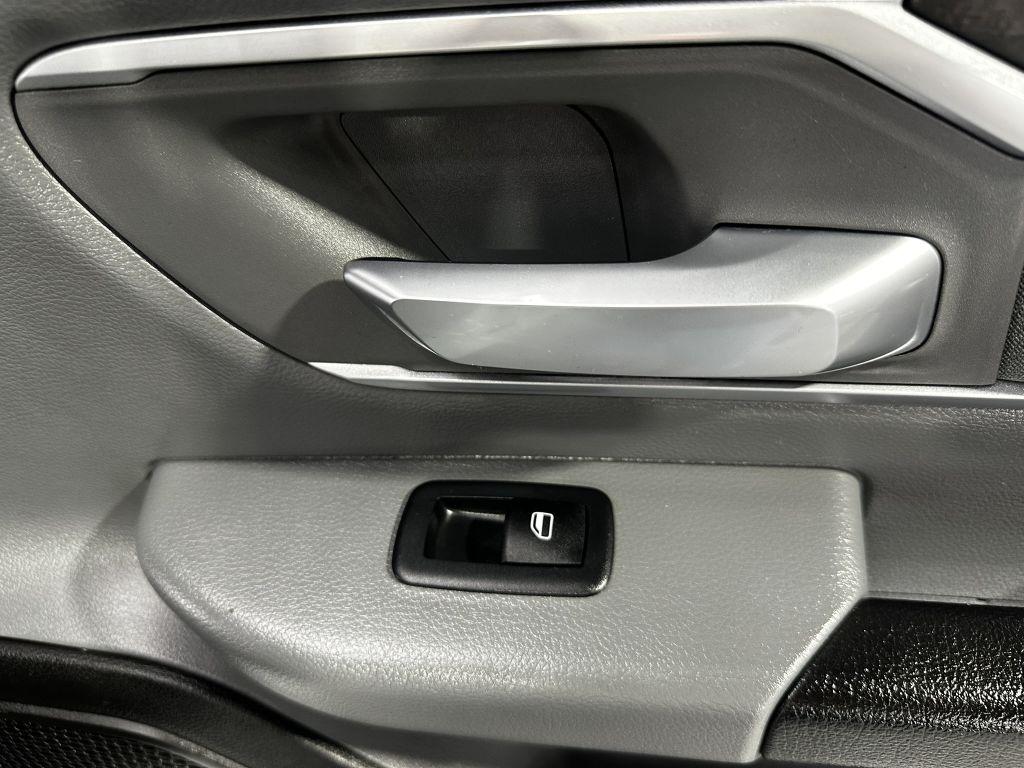 RAM 1500 Big Horn Crew Cab SWB 4WD 2022