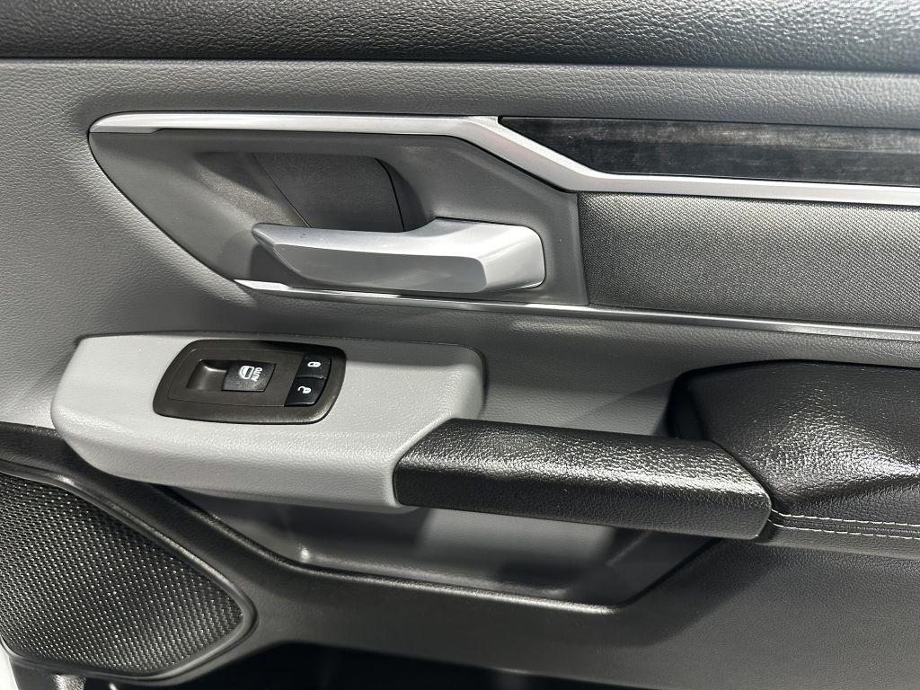 RAM 1500 Big Horn Crew Cab SWB 4WD 2022