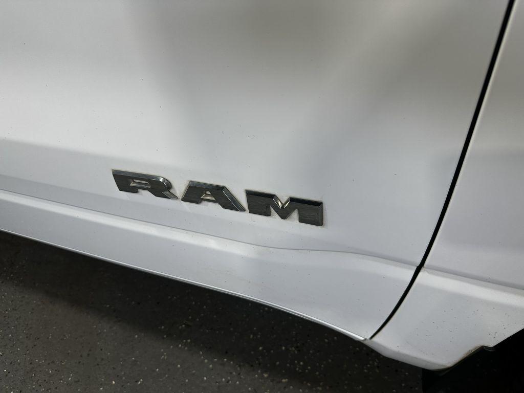 RAM 1500 Big Horn Crew Cab SWB 4WD 2022