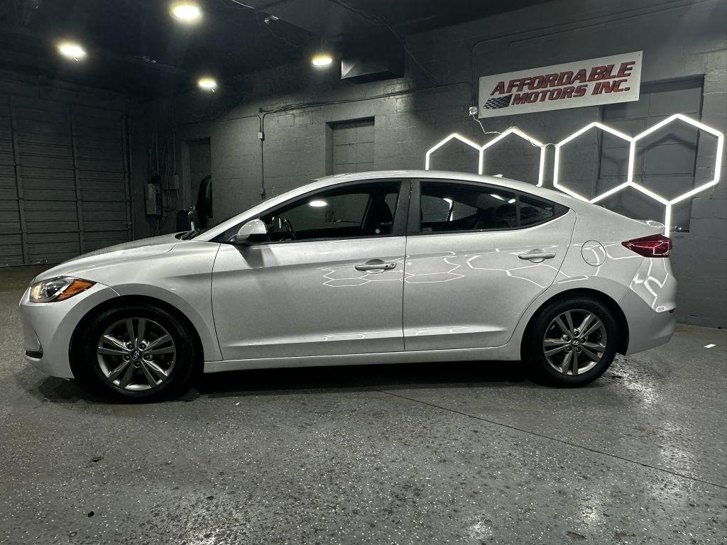 Hyundai Elantra Value Edition 6A 2017