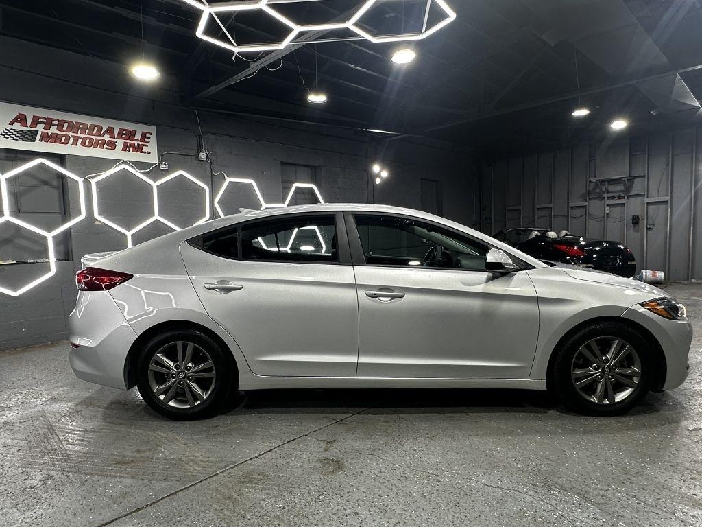 Hyundai Elantra Value Edition 6A 2017