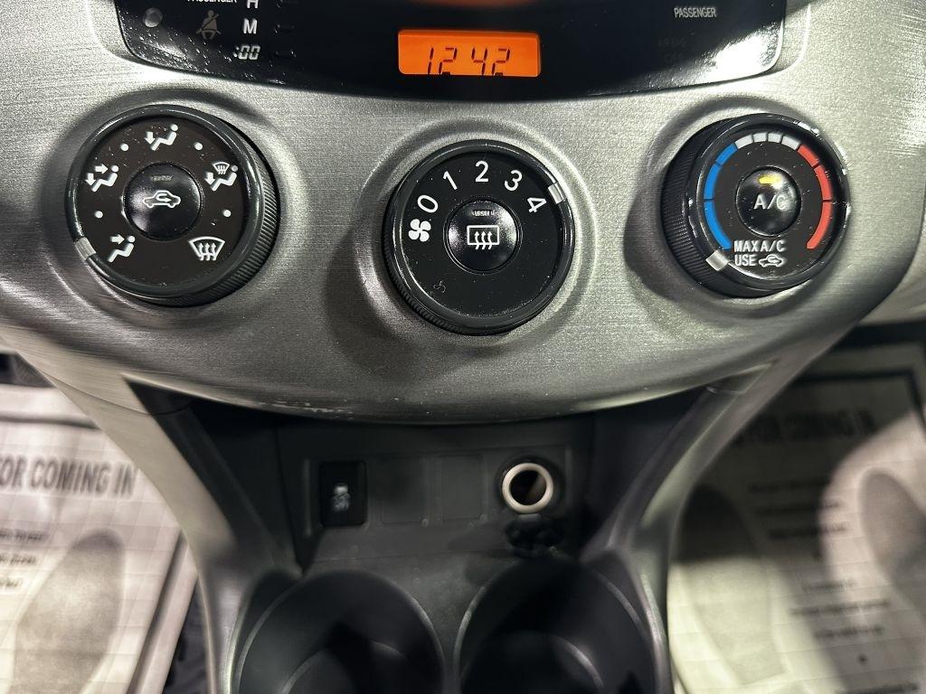 Toyota RAV4 Base I4 4WD 2011