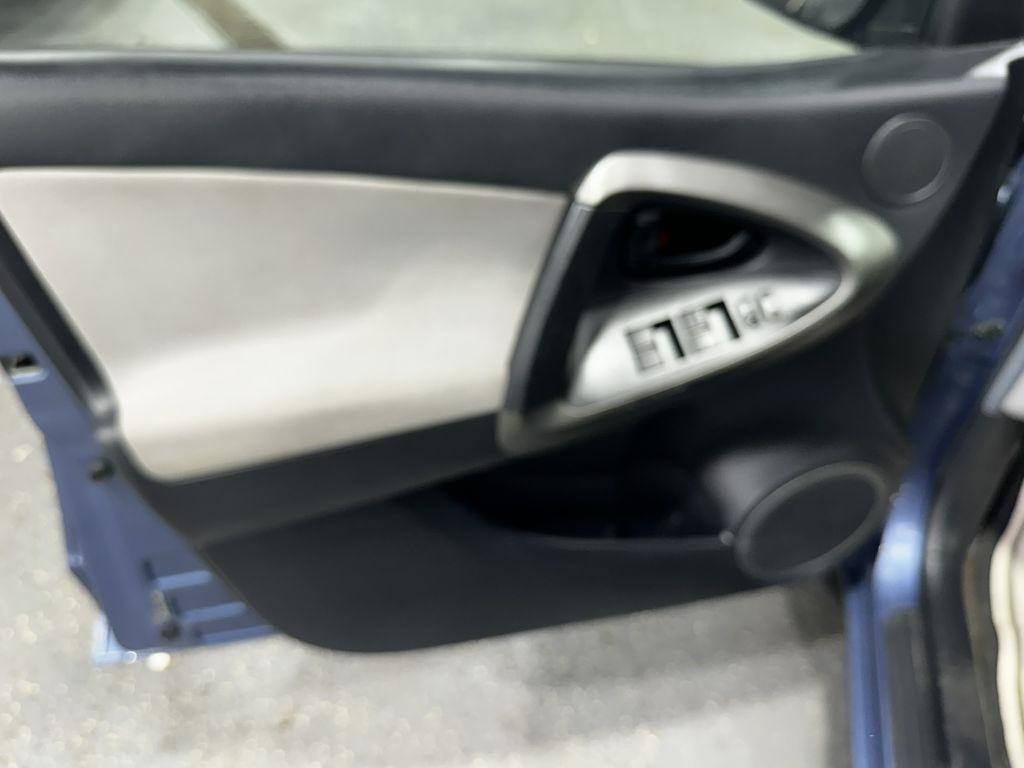 Toyota RAV4 Base I4 4WD 2011
