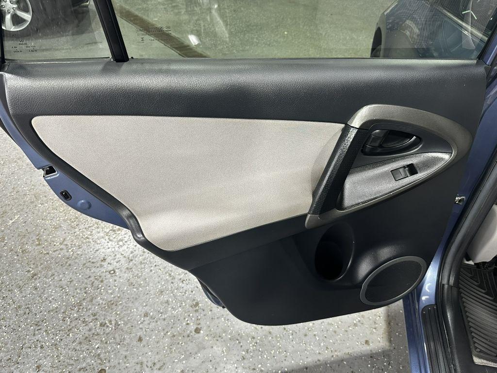 Toyota RAV4 Base I4 4WD 2011