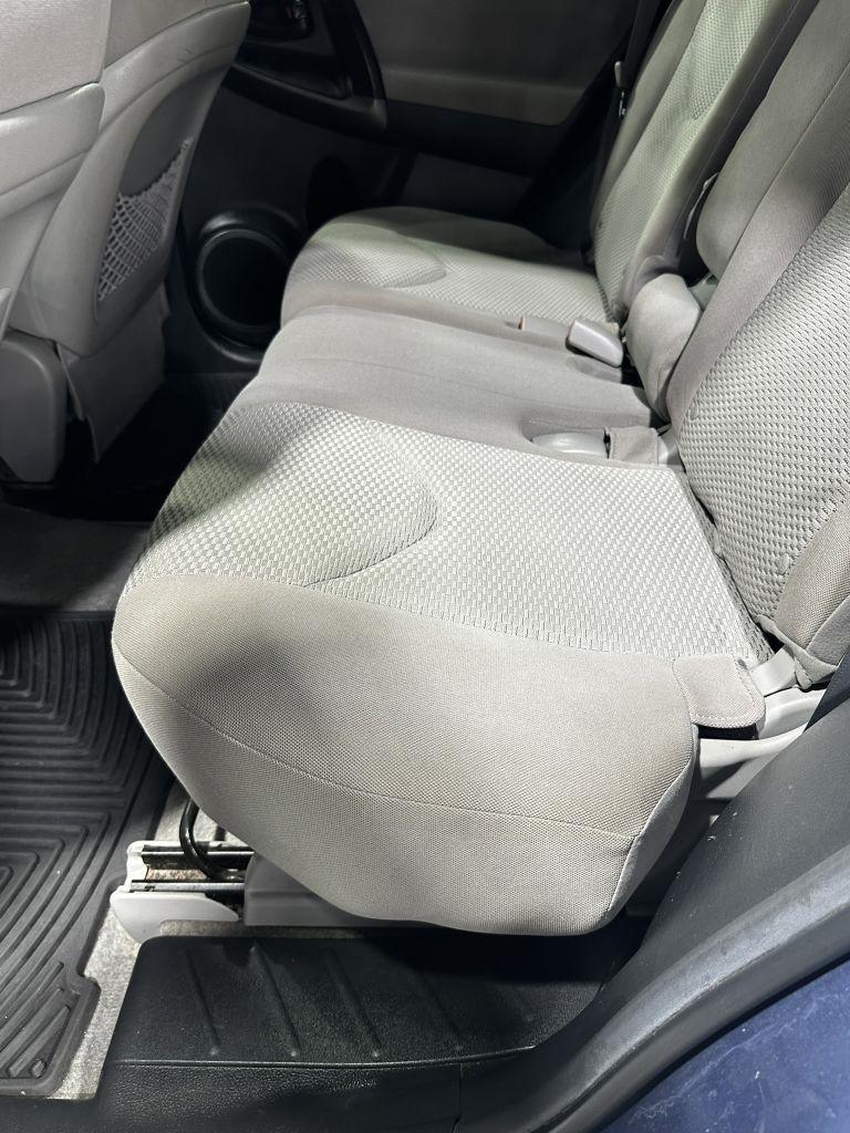 Toyota RAV4 Base I4 4WD 2011