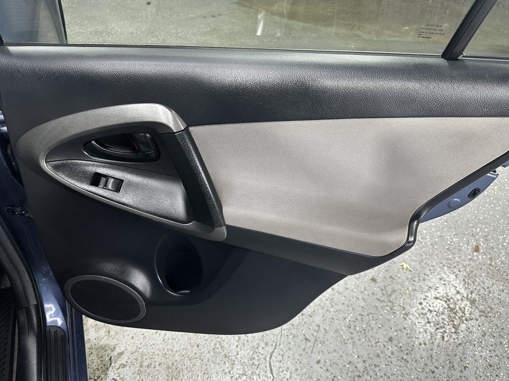 Toyota RAV4 Base I4 4WD 2011