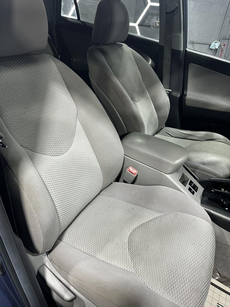 Toyota RAV4 Base I4 4WD 2011