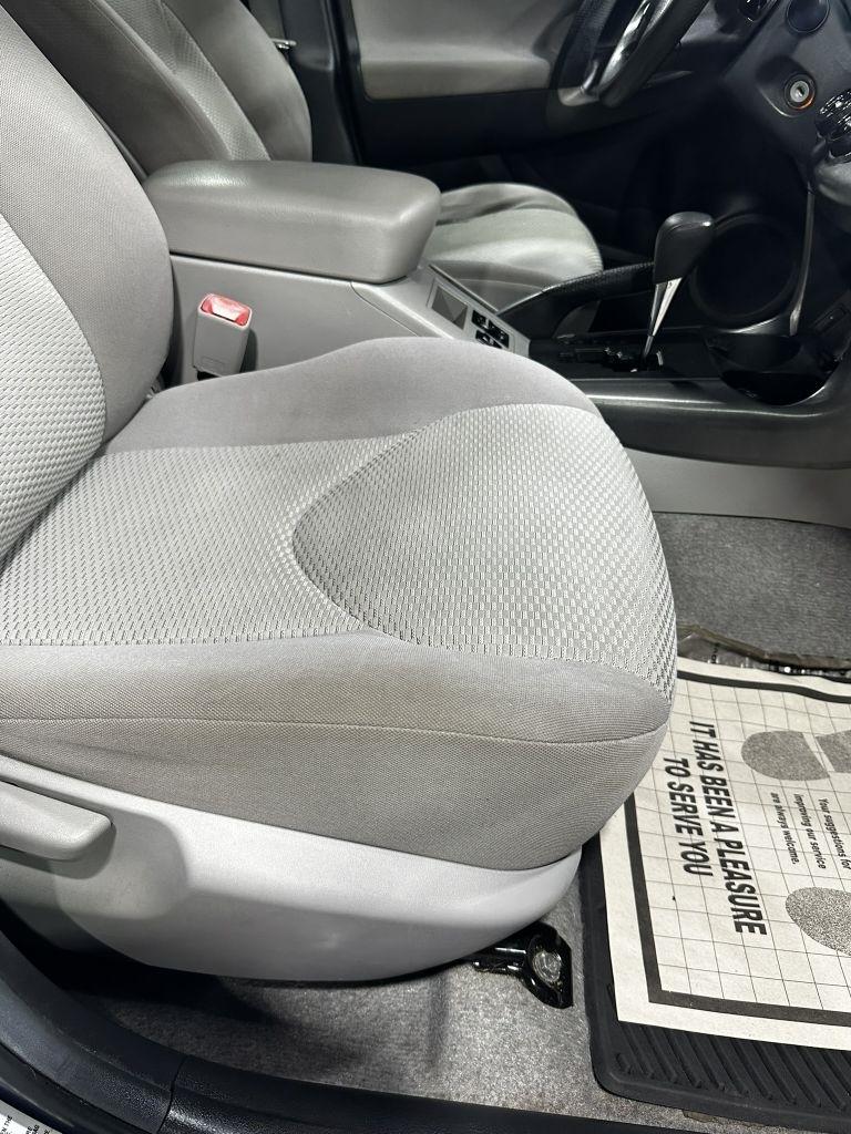 Toyota RAV4 Base I4 4WD 2011