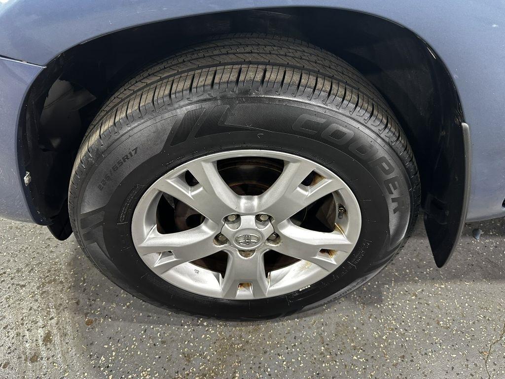 Toyota RAV4 Base I4 4WD 2011