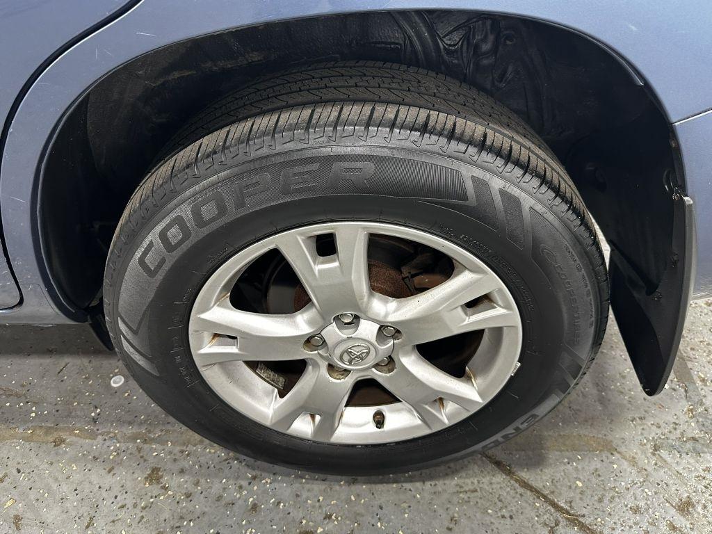 Toyota RAV4 Base I4 4WD 2011