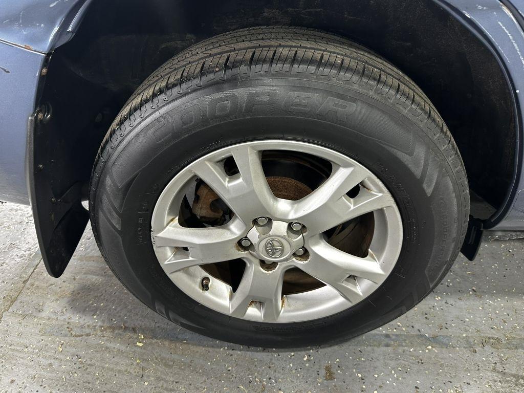 Toyota RAV4 Base I4 4WD 2011