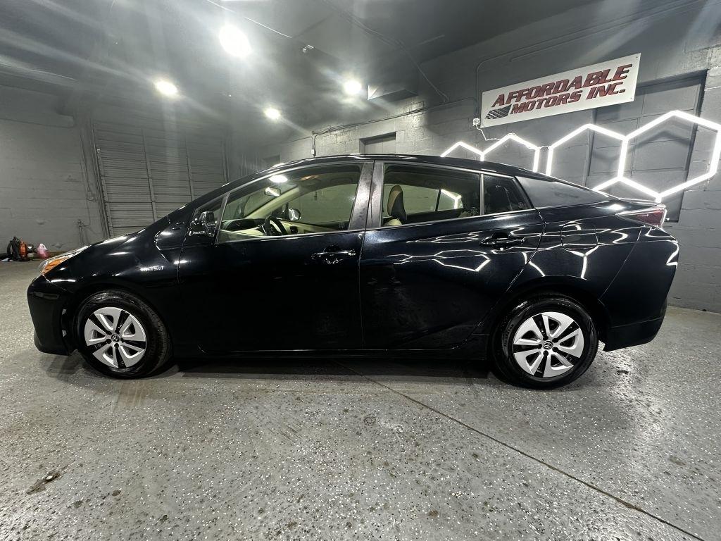 Toyota Prius Two Eco 2016