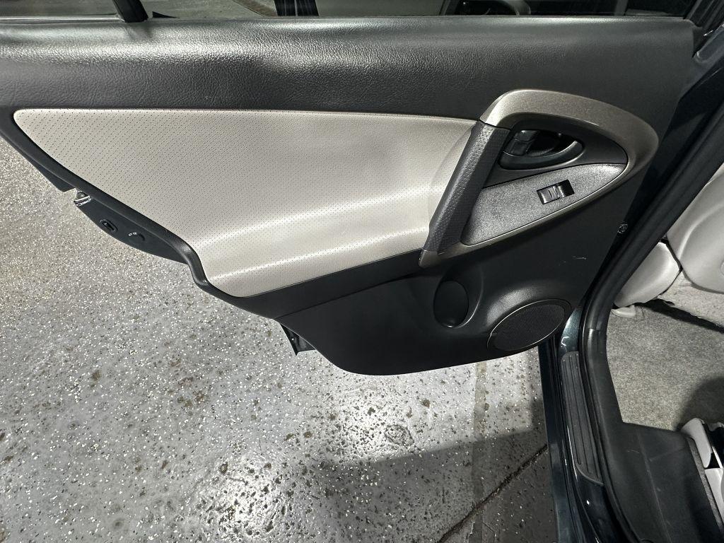 Toyota RAV4 Limited V6 4WD 2009