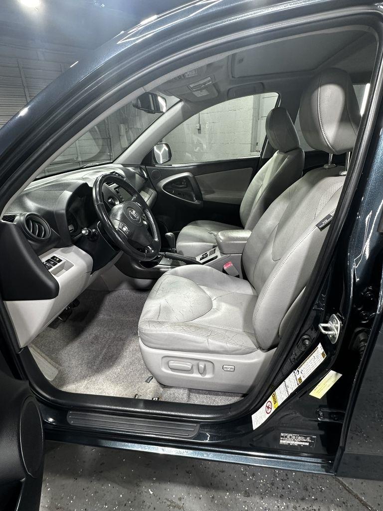 Toyota RAV4 Limited V6 4WD 2009