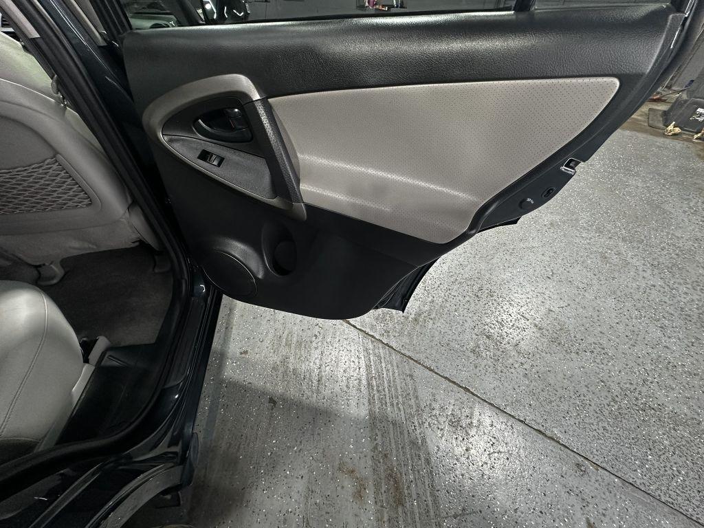 Toyota RAV4 Limited V6 4WD 2009