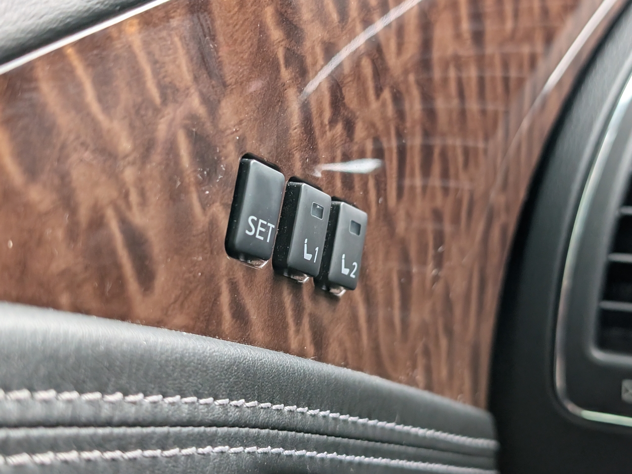 Nissan Armada SL 4D SUV RWD 2018