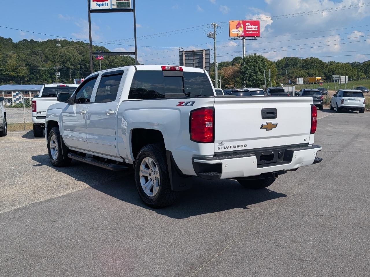 Chevrolet Silverado photo 3