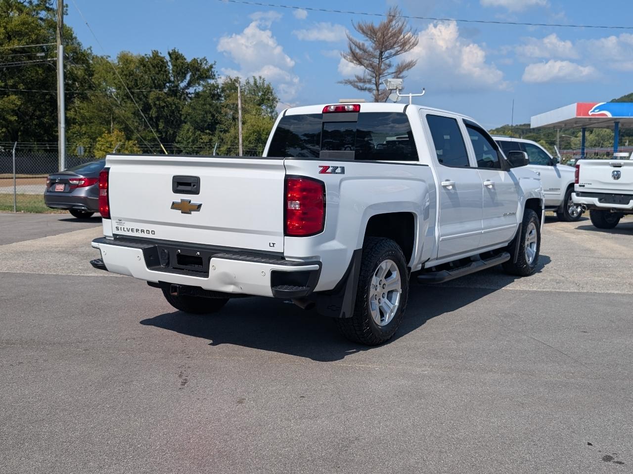 Chevrolet Silverado photo 4