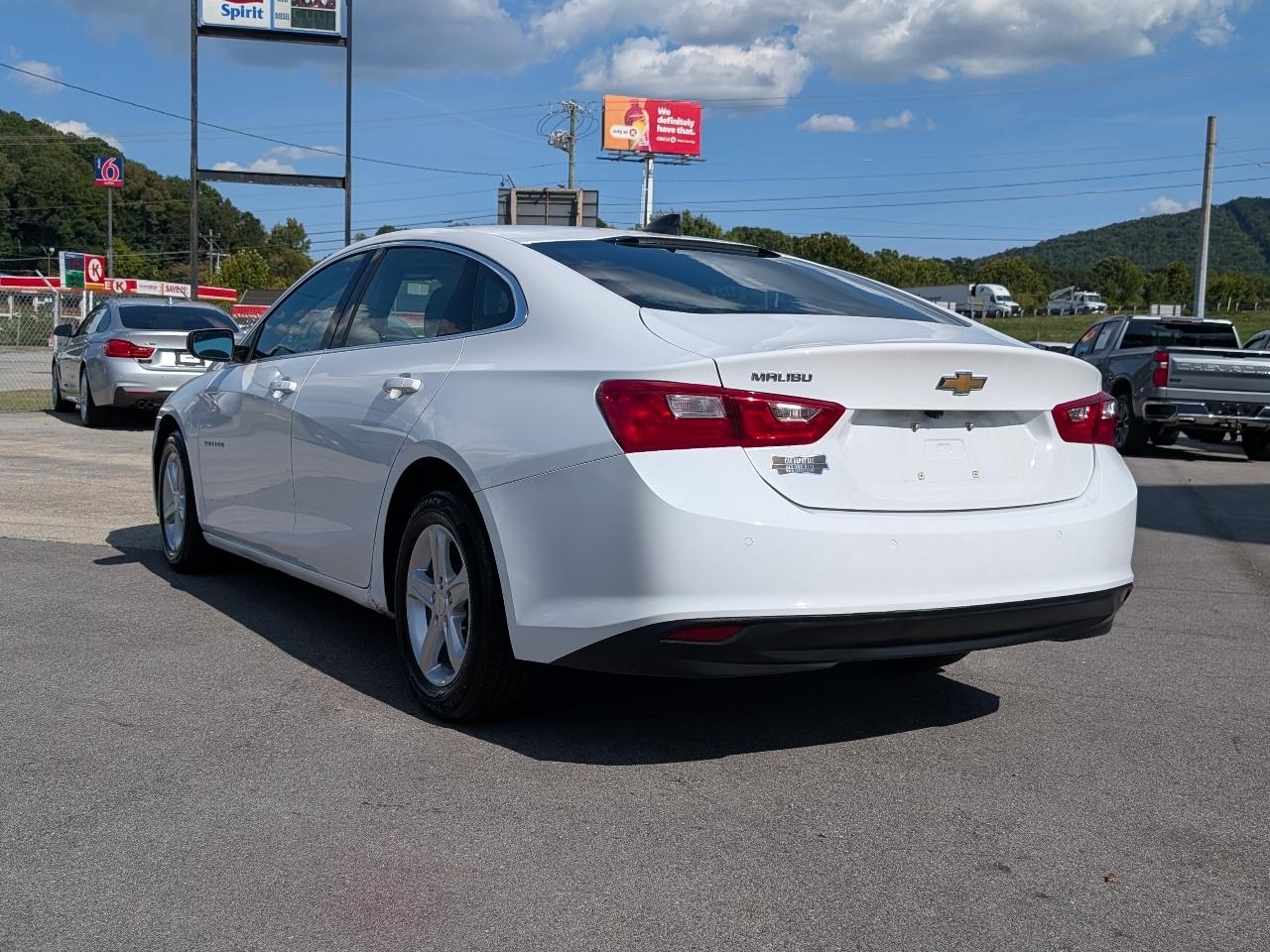 Chevrolet Malibu photo 3