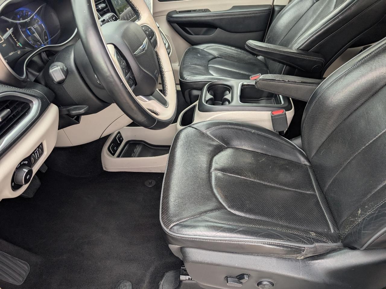 Chrysler Pacifica photo 7