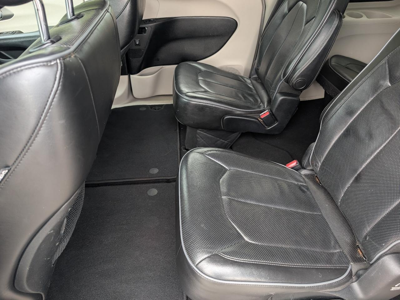 Chrysler Pacifica photo 8