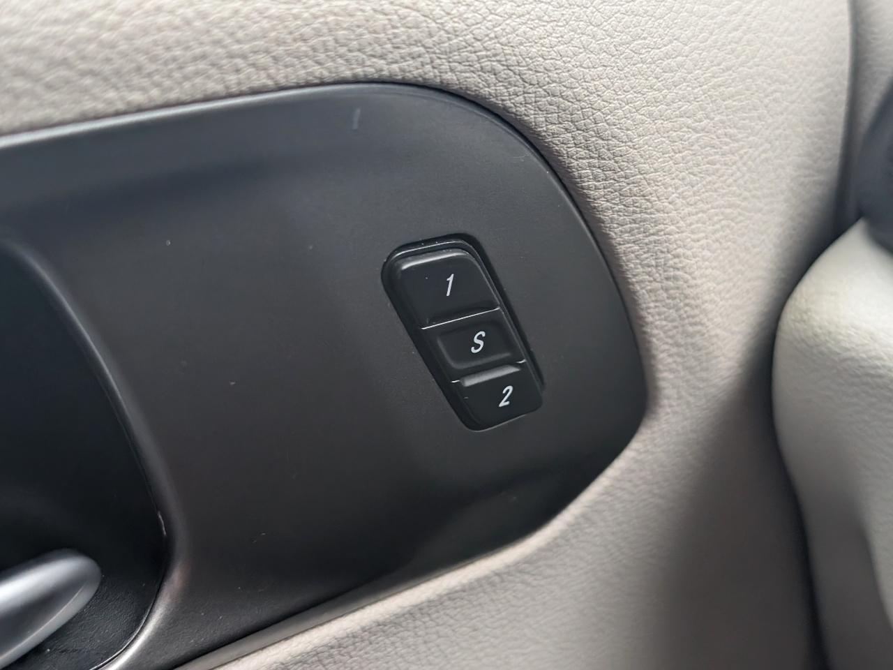 Chrysler Pacifica photo 11