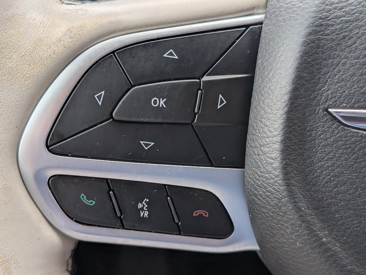 Chrysler Pacifica photo 13