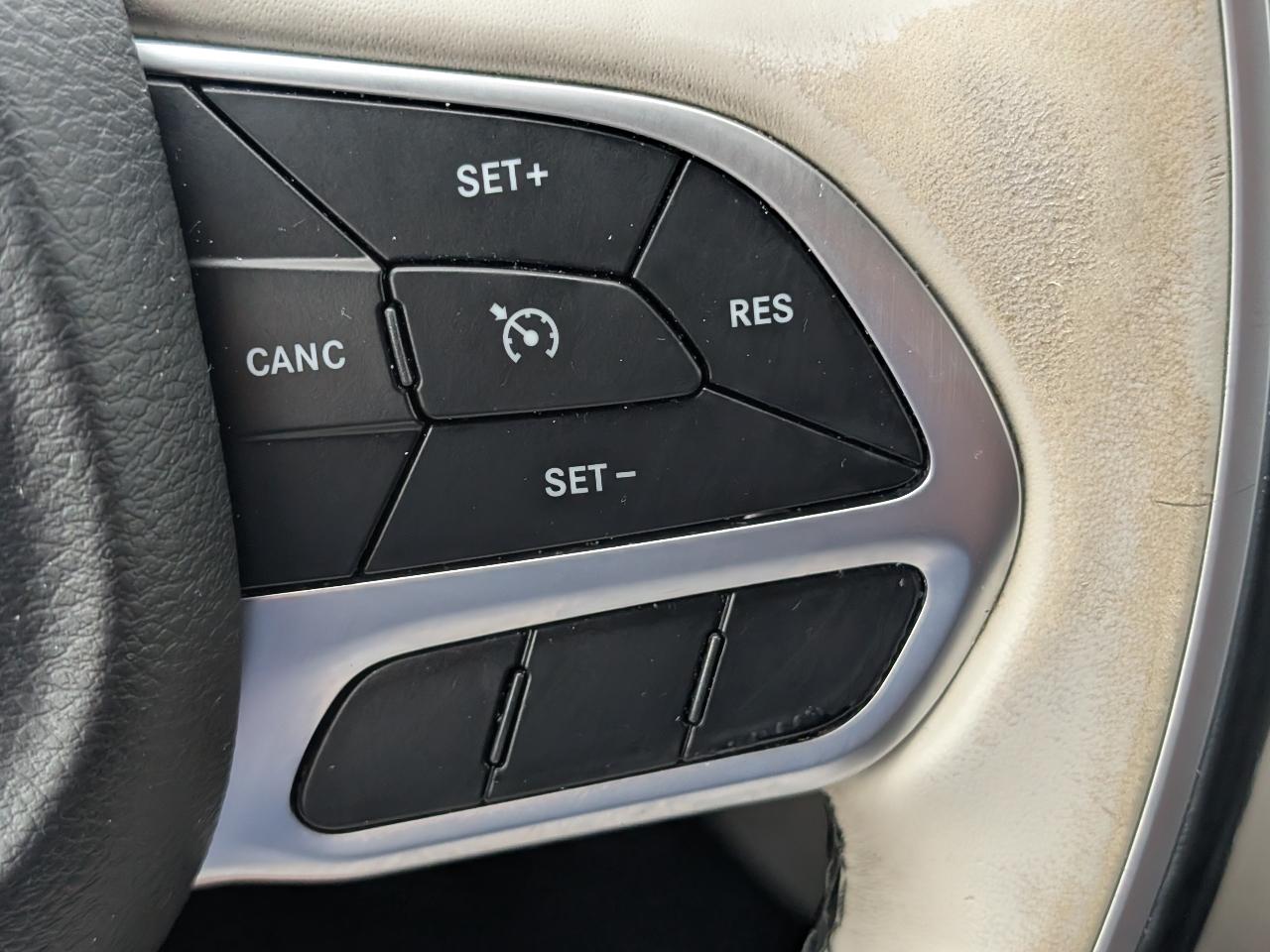 Chrysler Pacifica photo 14