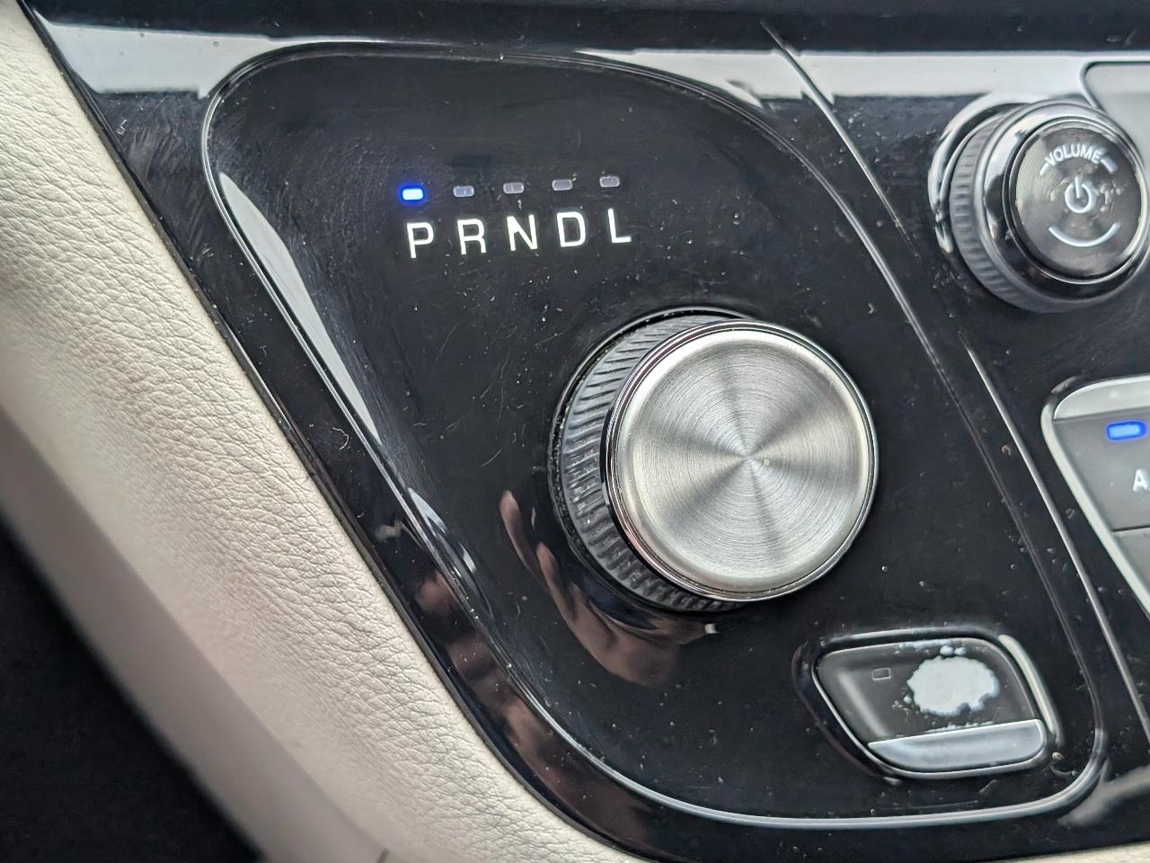 Chrysler Pacifica photo 21