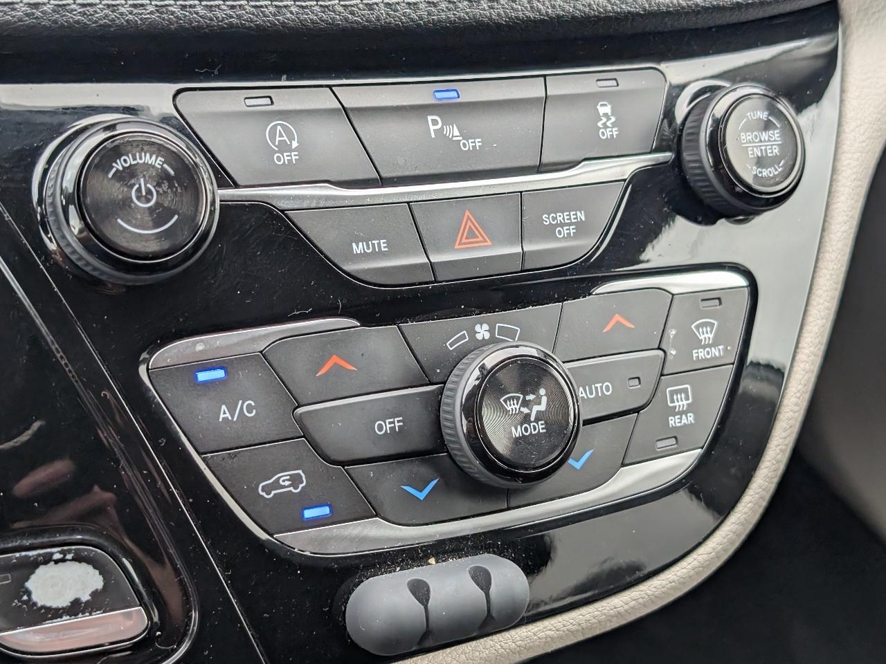 Chrysler Pacifica photo 22