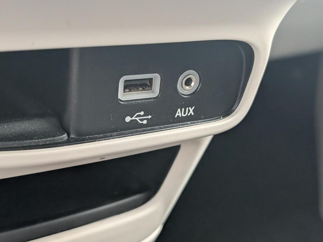 Chrysler Pacifica photo 23