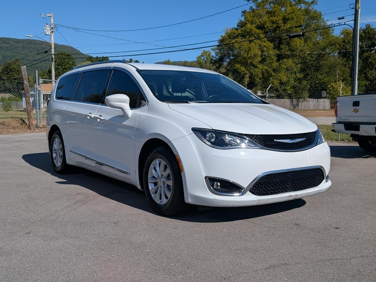 Chrysler Pacifica photo 5