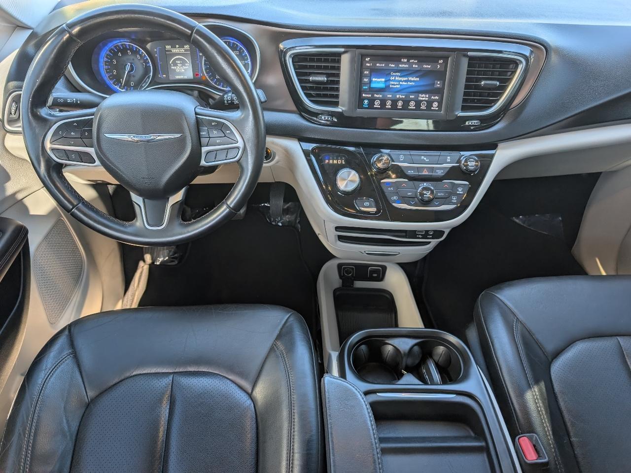 Chrysler Pacifica photo 6