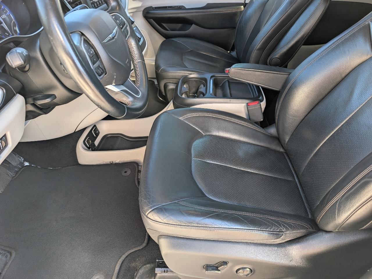 Chrysler Pacifica photo 7