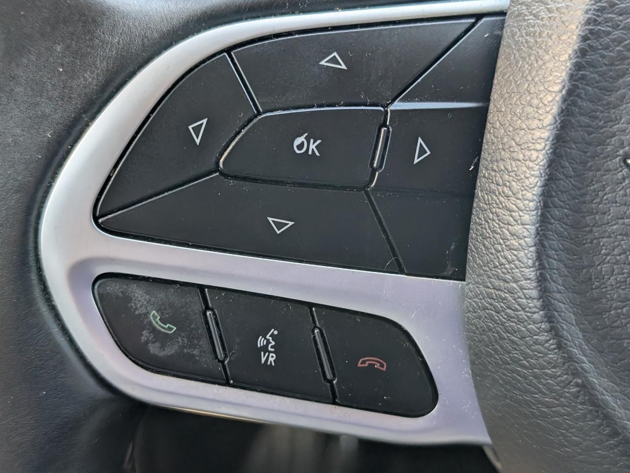 Chrysler Pacifica photo 12